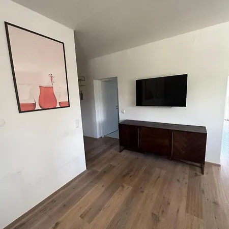 Modernes Zentrales Mit Balkon Apartment