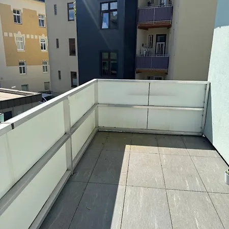 Modernes Zentrales Mit Balkon Apartment Villach