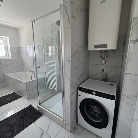 Modernes Zentrales Mit Balkon Apartment