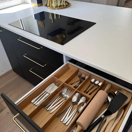 Modernes Zentrales Mit Balkon