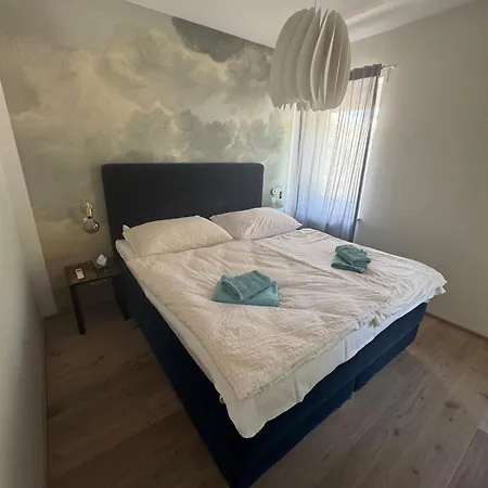 Modernes Zentrales Mit Balkon Apartment