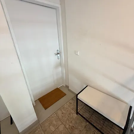 Modernes Zentrales Mit Balkon